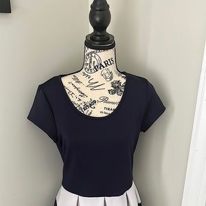 The dress is light weight and Perfect for Sunday brunch